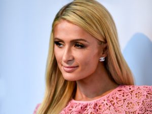 Las sombrías confesiones de Paris Hilton: parejas que la estrangularon, 16 horas al día en el teléfono y las pesadillas más terribles.