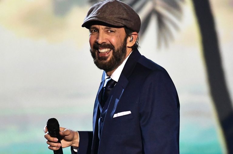 Juan-Luis-Guerra-2017-person-of-the-year-gala-billboard-1548-compressed