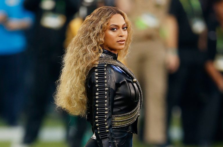 beyonce-superbowl-halftime-2016-a-billboard-07-1548-compressed