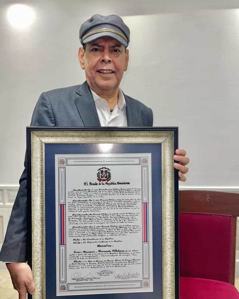 fernando-villalona-en-frente-de-un-pared-152663e3