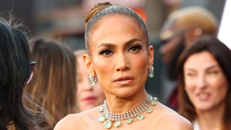 jennifer-lopez-premiere-pelicula-atlas-california_69