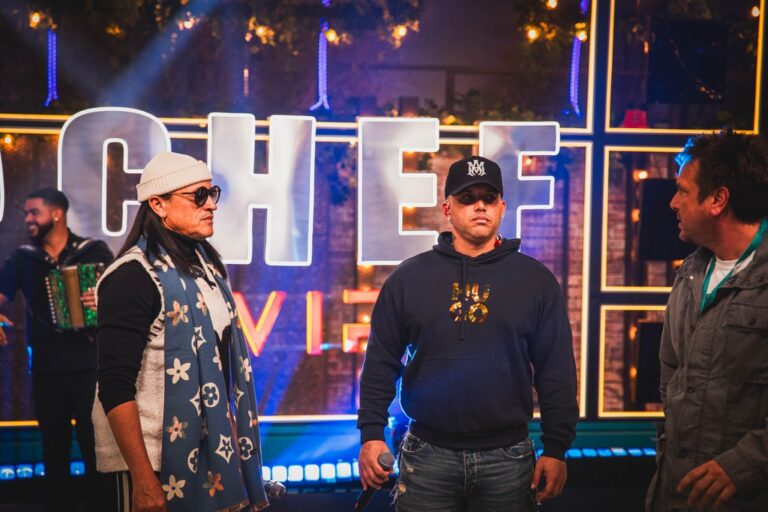 Elvis-Crespo-y-El-Blachy-durante-ensayos-para-la-Gran-Final-de-Top-Chef-VIP