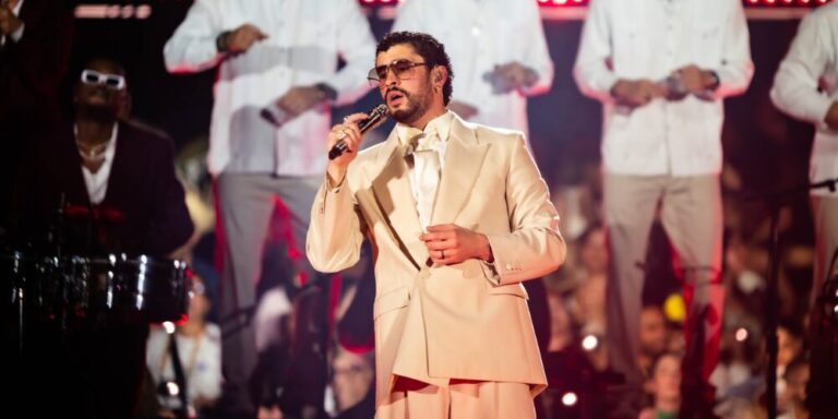 Copia-de-Post-de-Instagram-Feliz-Cumpleanos-Sencillo-Minimalista-Azul-1000-x-500-px-2025-12-01T091206.619-768x384