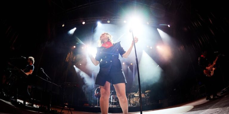 Copia-de-Copia-de-Post-de-Instagram-Feliz-Cumpleanos-Sencillo-Minimalista-Azul-1000-x-500-px-77-768x384